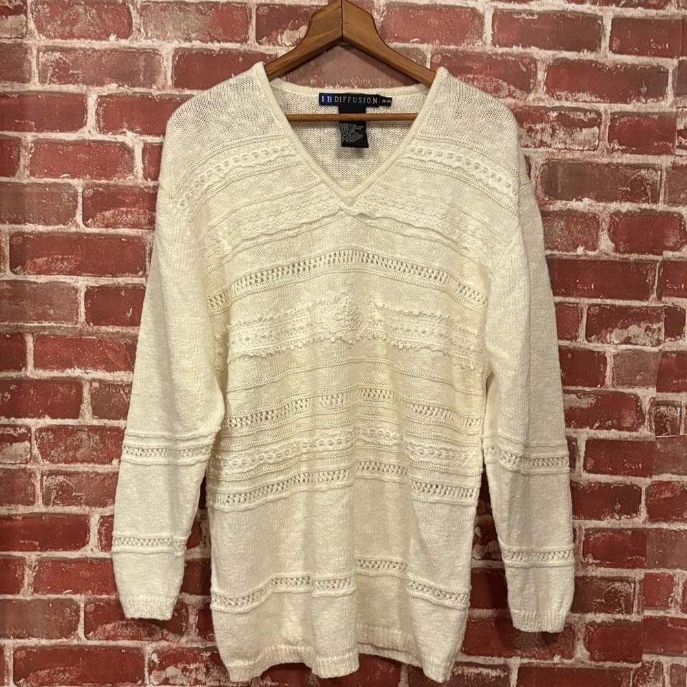 Vintage IB Diffusion  Women's Cream Sweater (m)